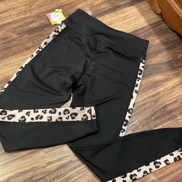 Cabana by Crown and Ivy leggings - Picture 5 of 5